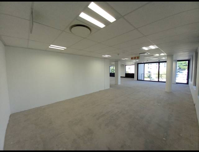 249M² OFFICE TO LET IN FOURWAYS